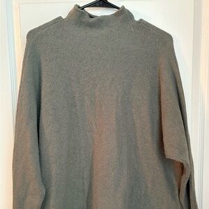 Women’s Gray/Green Sweater